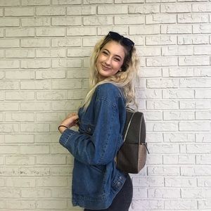 Meet your Posher, Veronica